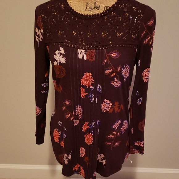 Red and Pink Pleated Blouse with Bib Collar - Picture 1 of 6